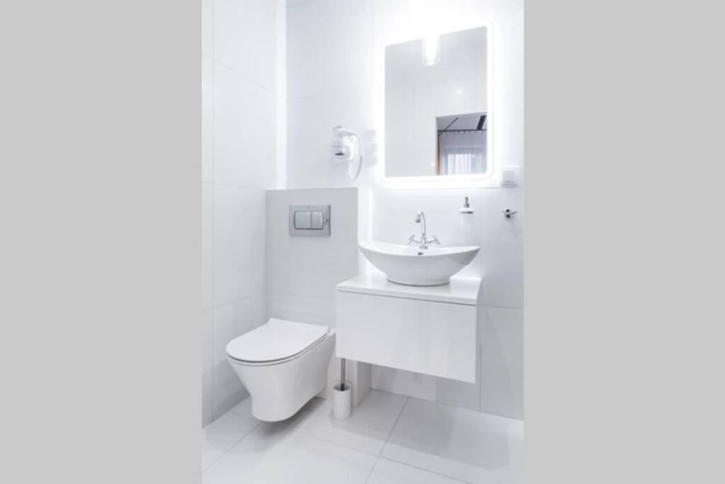 Househost Apartment: Miodowa 42/8B Street คราคูฟ ภายนอก รูปภาพ